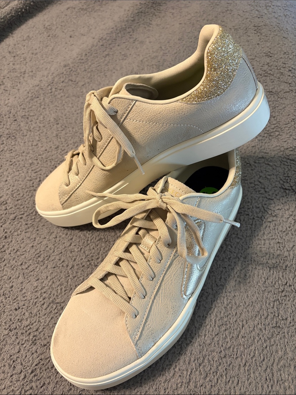 Women's Neutral Beige Glitter Lace-Up Sneakers 9.5.  Wore 1 time. Too big.